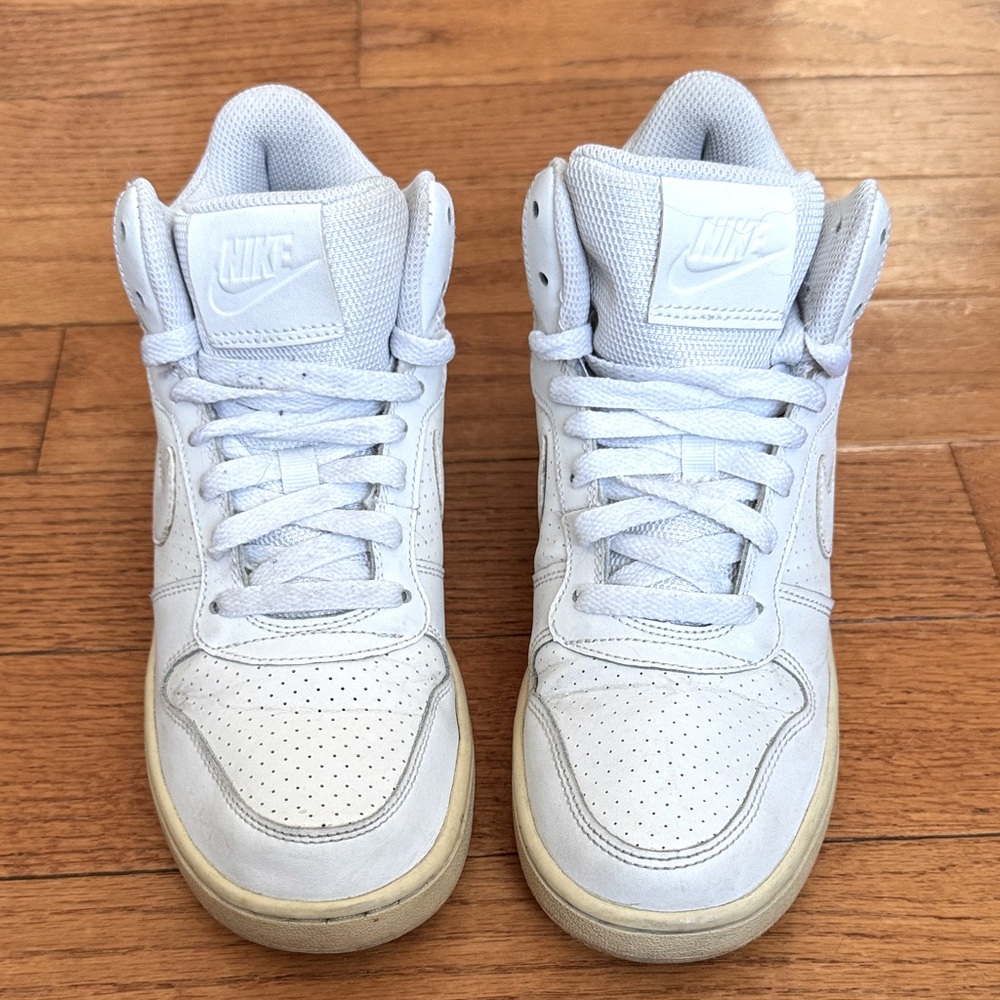 Nike women’s sneakers